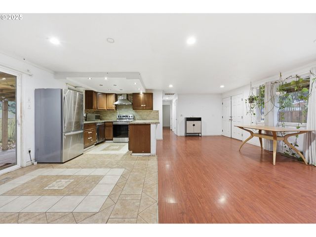 13228 Se BROOKLYN Ct, Portland, OR 97236