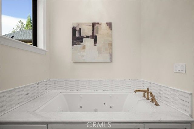 39055 N Shore Drive, Fawnskin, CA 92333