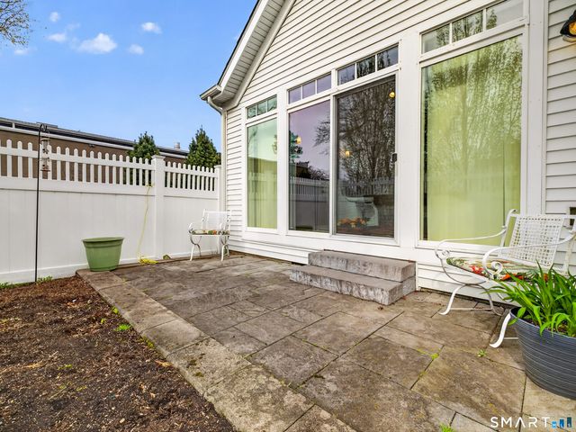 25 Sheffield Street 7, Old Saybrook, CT 06475