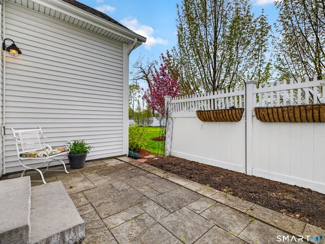 25 Sheffield Street 7, Old Saybrook, CT 06475