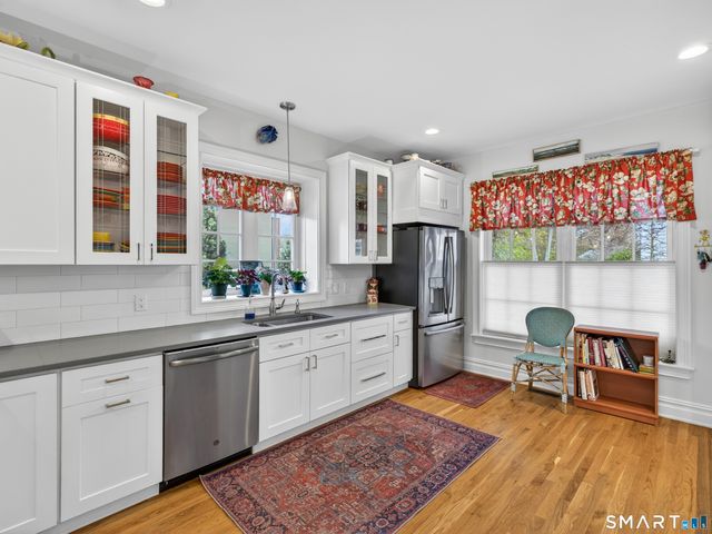 25 Sheffield Street 7, Old Saybrook, CT 06475