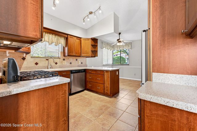 810 Parkside Place 810, Indian Harbour Beach, FL 32937