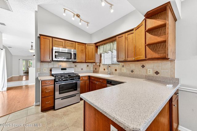 810 Parkside Place 810, Indian Harbour Beach, FL 32937