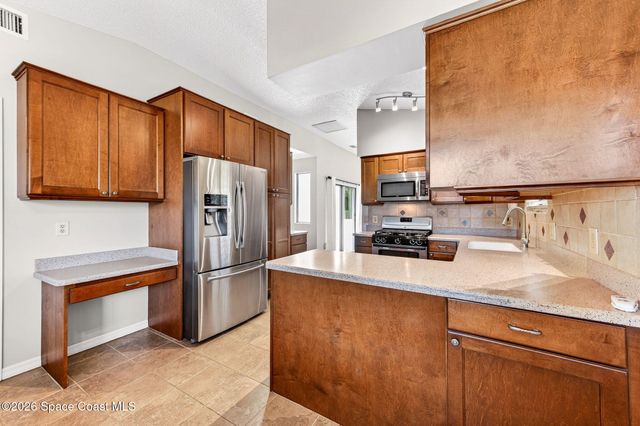 810 Parkside Place 810, Indian Harbour Beach, FL 32937