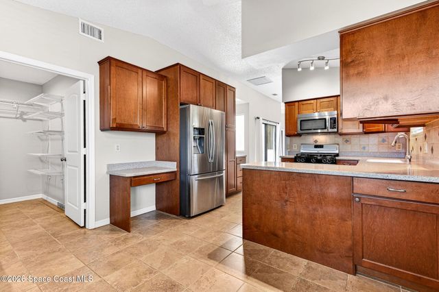 810 Parkside Place 810, Indian Harbour Beach, FL 32937