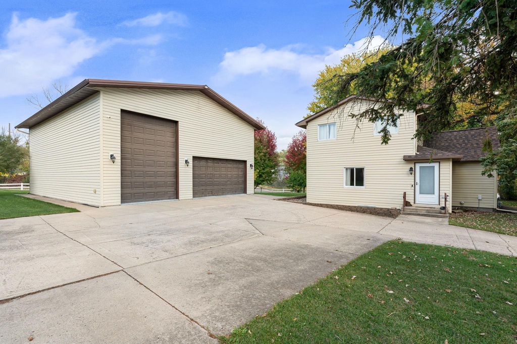 1130 E School Street, Owatonna, MN 55060