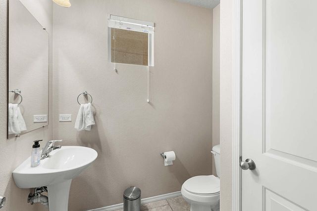 7068 Tombstone Road NW, Albuquerque, NM 87114