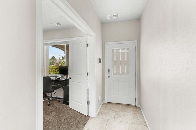 7068 Tombstone Road NW, Albuquerque, NM 87114