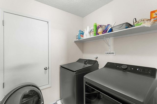 7068 Tombstone Road NW, Albuquerque, NM 87114