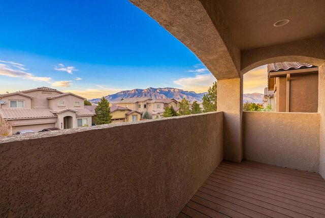 7068 Tombstone Road NW, Albuquerque, NM 87114