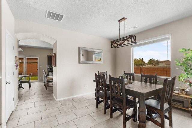 7068 Tombstone Road NW, Albuquerque, NM 87114