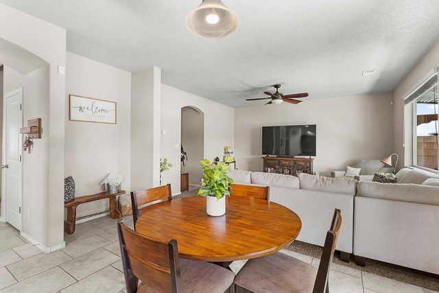 7068 Tombstone Road NW, Albuquerque, NM 87114