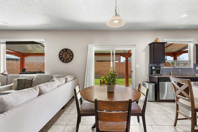 7068 Tombstone Road NW, Albuquerque, NM 87114