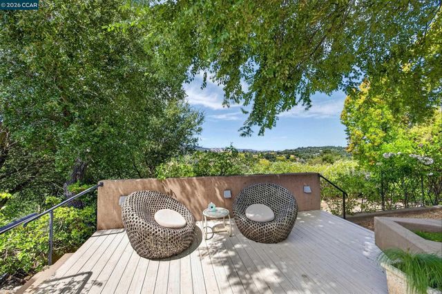 65 Bates Blvd, Orinda, CA 94563