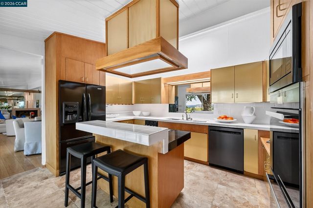 65 Bates Blvd, Orinda, CA 94563
