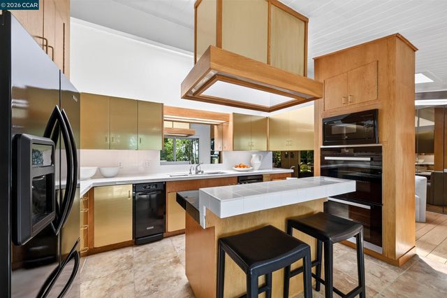 65 Bates Blvd, Orinda, CA 94563