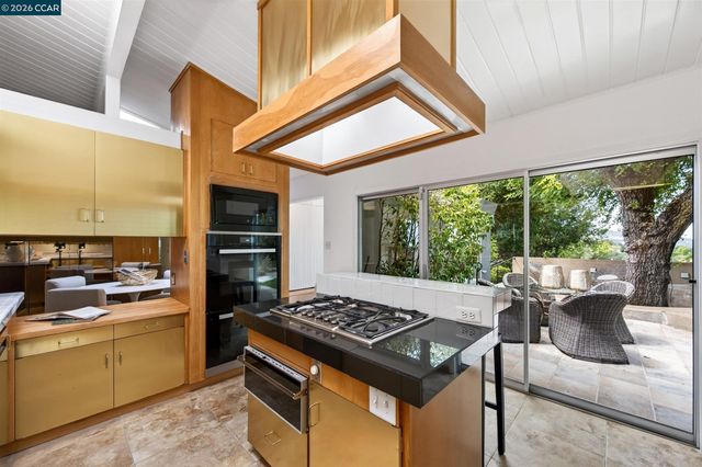 65 Bates Blvd, Orinda, CA 94563