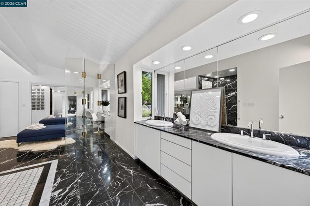 65 Bates Blvd, Orinda, CA 94563