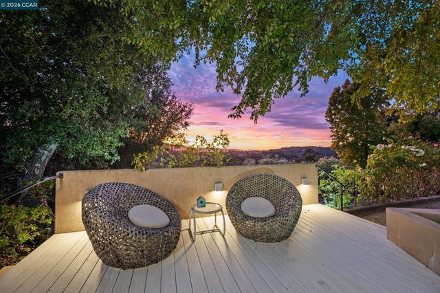 65 Bates Blvd, Orinda, CA 94563