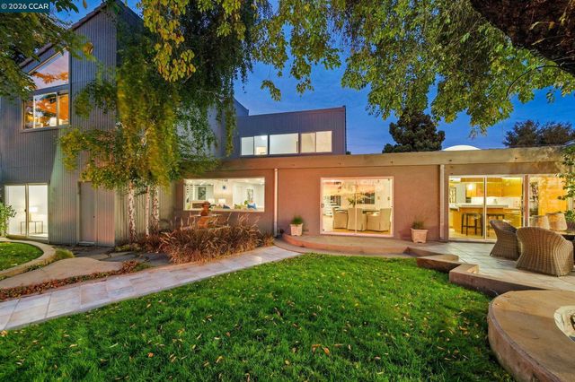 65 Bates Blvd, Orinda, CA 94563