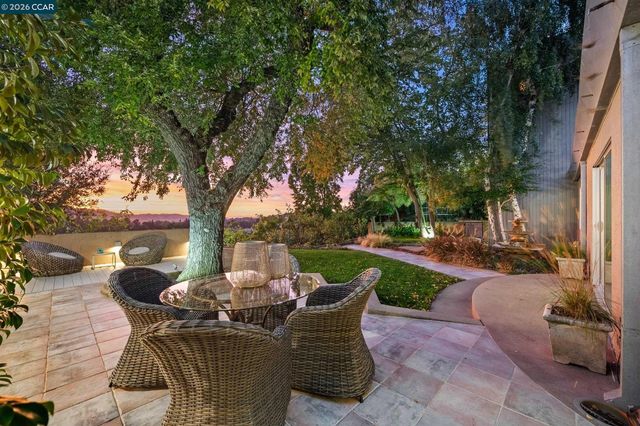 65 Bates Blvd, Orinda, CA 94563