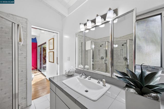 65 Bates Blvd, Orinda, CA 94563