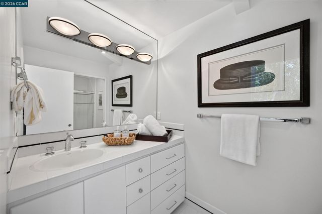 65 Bates Blvd, Orinda, CA 94563