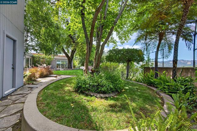 65 Bates Blvd, Orinda, CA 94563