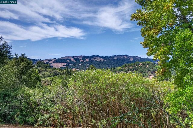 65 Bates Blvd, Orinda, CA 94563