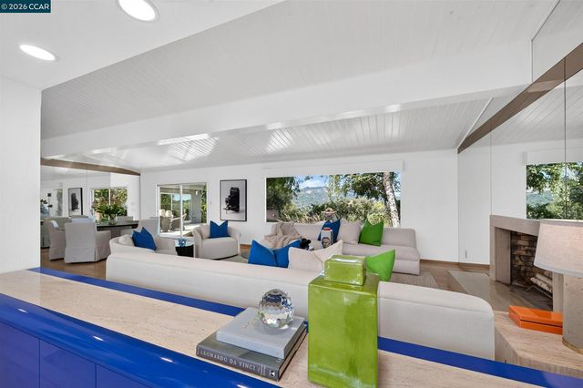 65 Bates Blvd, Orinda, CA 94563