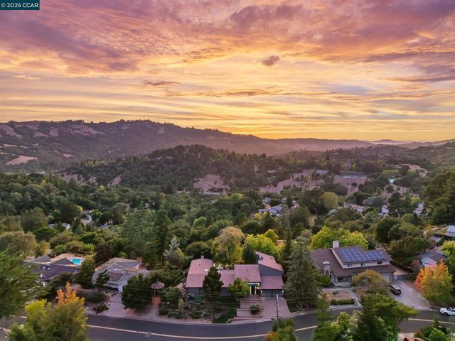 65 Bates Blvd, Orinda, CA 94563