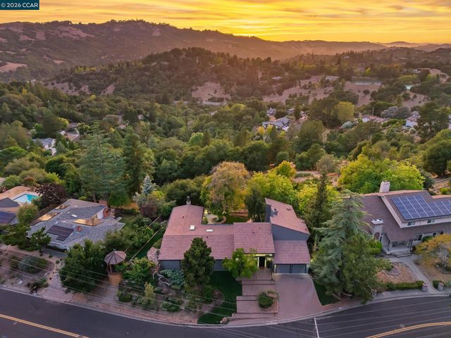 65 Bates Blvd, Orinda, CA 94563