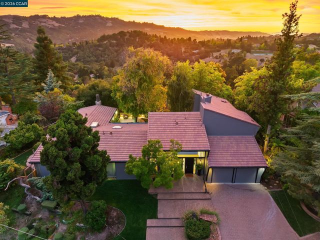65 Bates Blvd, Orinda, CA 94563
