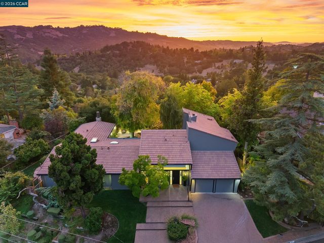 65 Bates Blvd, Orinda, CA 94563