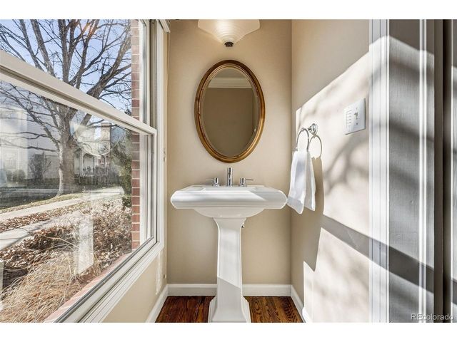 944 Ivanhoe St, Denver, CO 80220