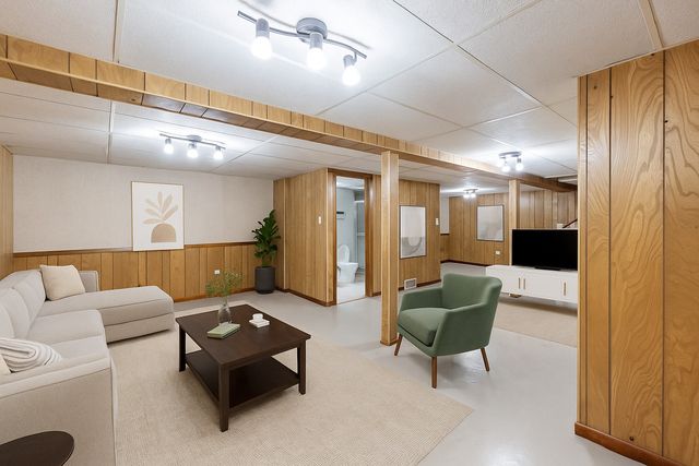 500 Grosvenor Place, Chicago Heights, IL 60411