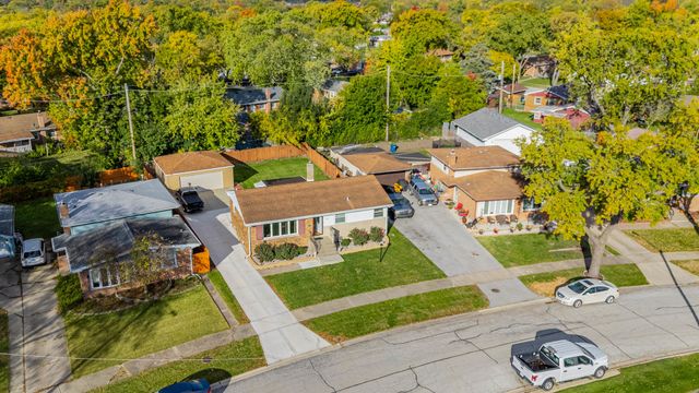 500 Grosvenor Place, Chicago Heights, IL 60411