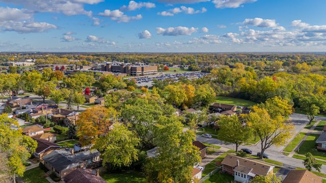 500 Grosvenor Place, Chicago Heights, IL 60411