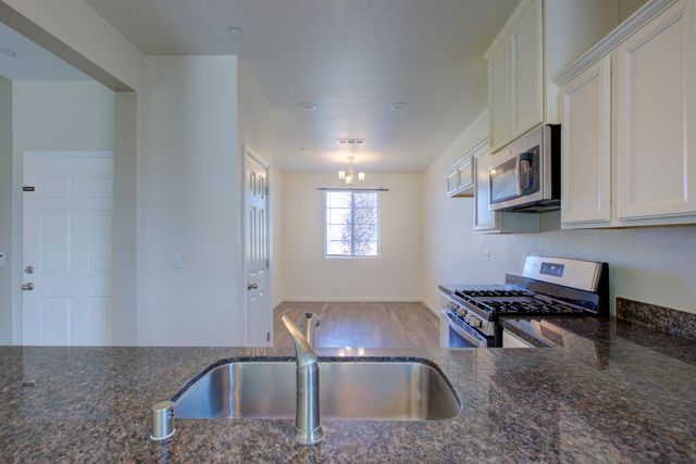 3226 Vermillion Dr, Stockton, CA 95206