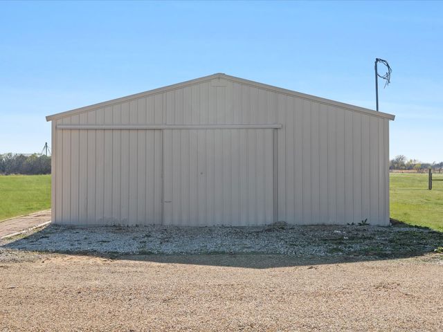 828 Old Tioga Road, Gunter, TX 75058