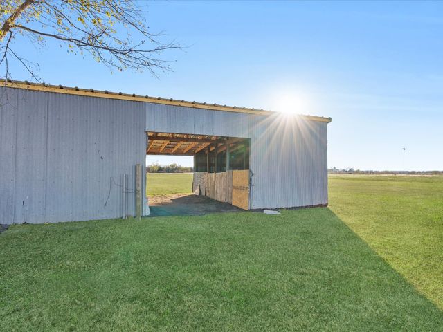 828 Old Tioga Road, Gunter, TX 75058