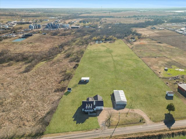 828 Old Tioga Road, Gunter, TX 75058