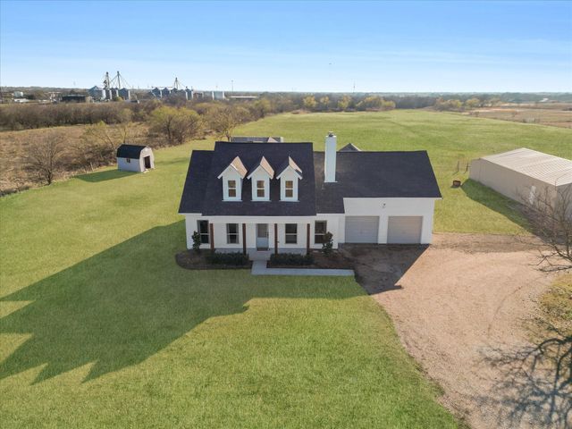 828 Old Tioga Road, Gunter, TX 75058