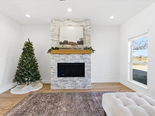 828 Old Tioga Road, Gunter, TX 75058