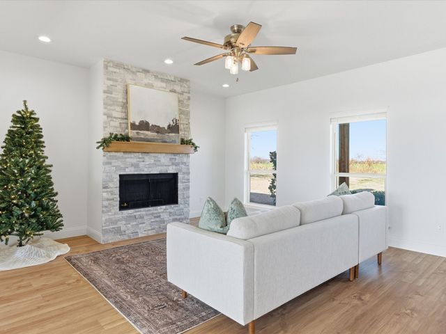 828 Old Tioga Road, Gunter, TX 75058