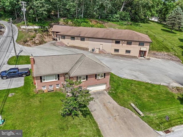 935 CHESTNUT ST, Gap, PA 17527