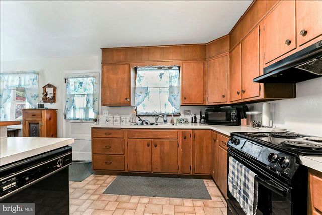 935 CHESTNUT ST, Gap, PA 17527