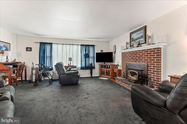 935 CHESTNUT ST, Gap, PA 17527