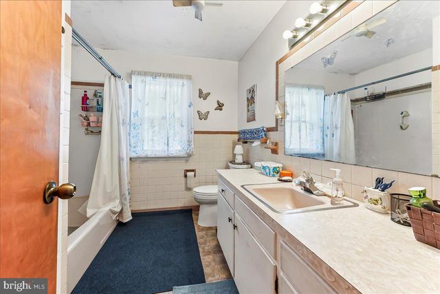 935 CHESTNUT ST, Gap, PA 17527