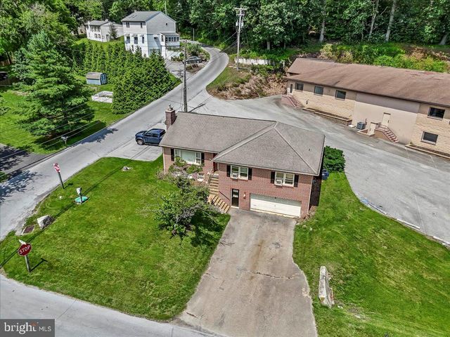 935 CHESTNUT ST, Gap, PA 17527